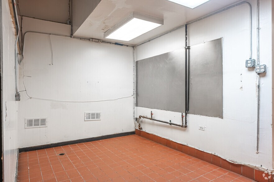 More Photos Of 5431-5433 S Wabash Ave, Chicago Restaurant For Sale