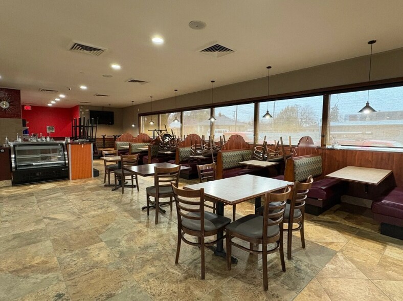 More Photos Of 15612 Fort St, Southgate Restaurant For Sale