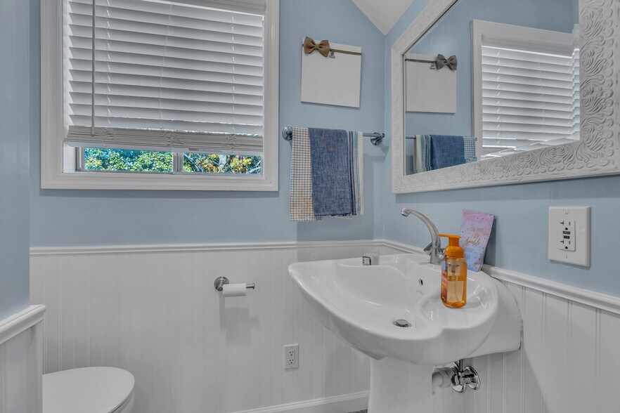 More Photos Of 141 Chambers Bridge Rd, Brick Storefront Retail Office For Sale