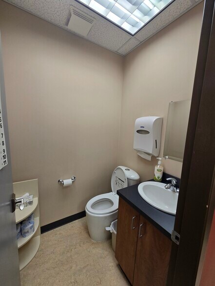 More Photos Of 1903 105 St NW, Edmonton Freestanding For Lease