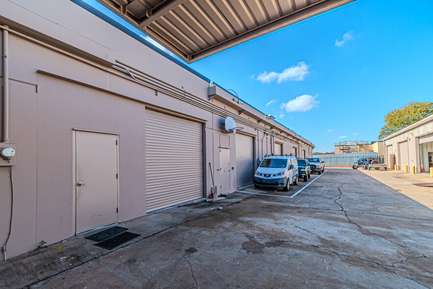 More Photos Of 16522-16536 Park Row, Houston Light Distribution For Lease