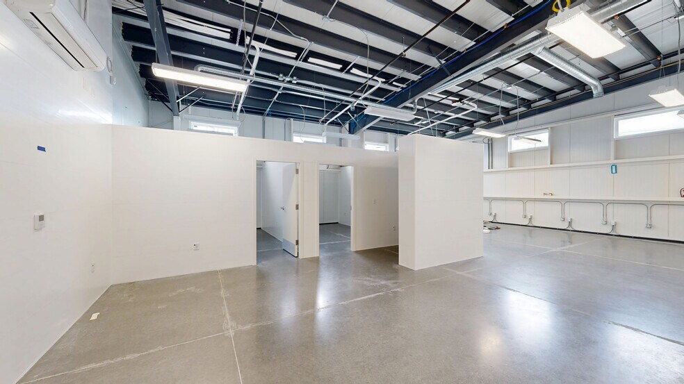 More Photos Of 7897 Randolph Rd NE, Moses Lake Manufacturing For Sale