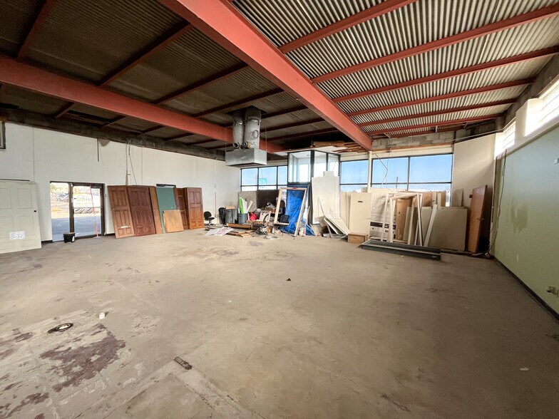 More Photos Of 1001 E Central Ave, Wichita Light Distribution For Lease