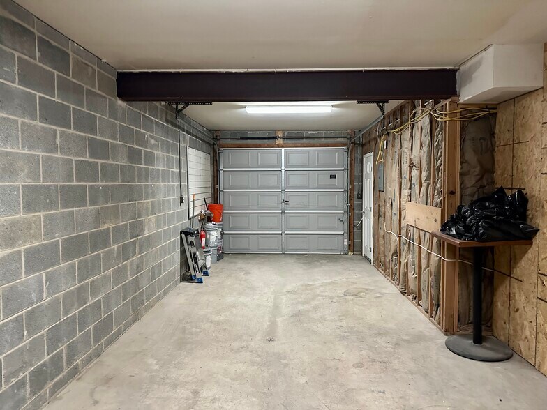 More Photos Of 80 Beauchamp Dr, Elkton Flex For Lease