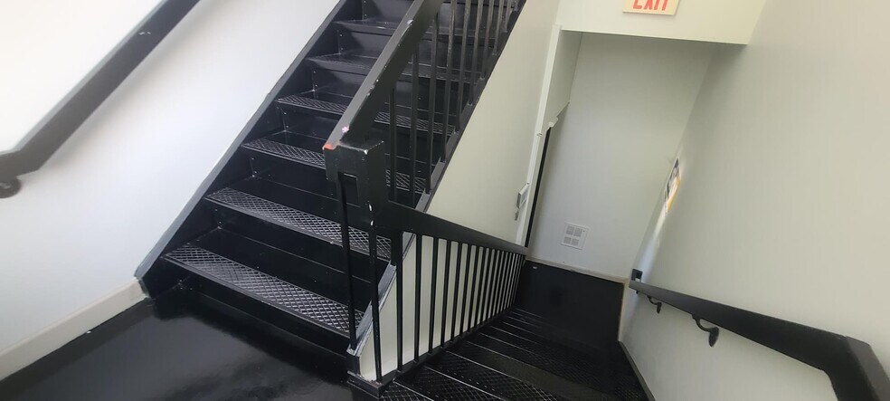 More Photos Of 480-490 Route 17, Paramus Restaurant For Lease