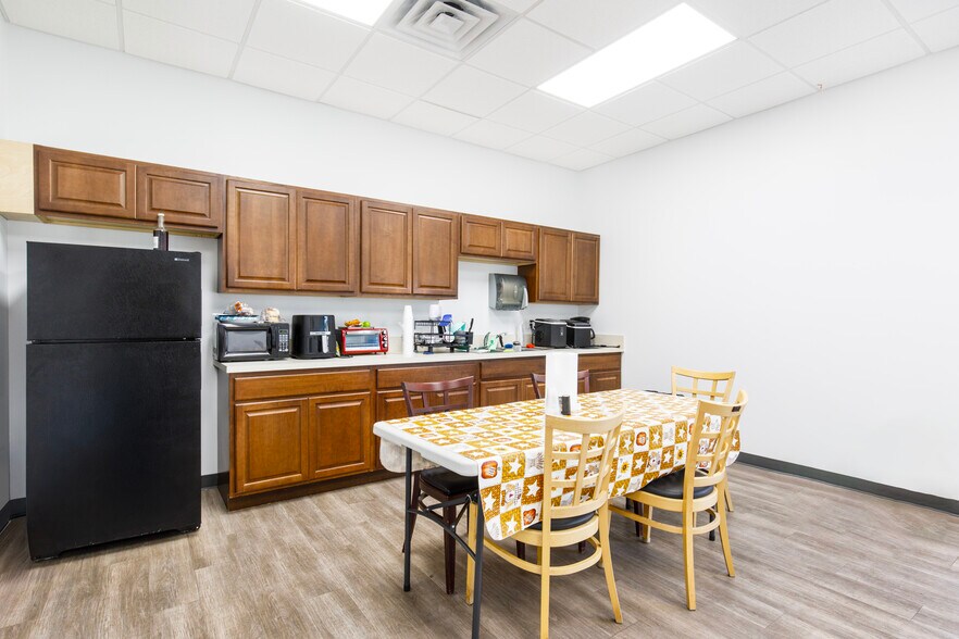 More Photos Of 1211 SW Bascom Norris Dr, Lake City Medical For Sale