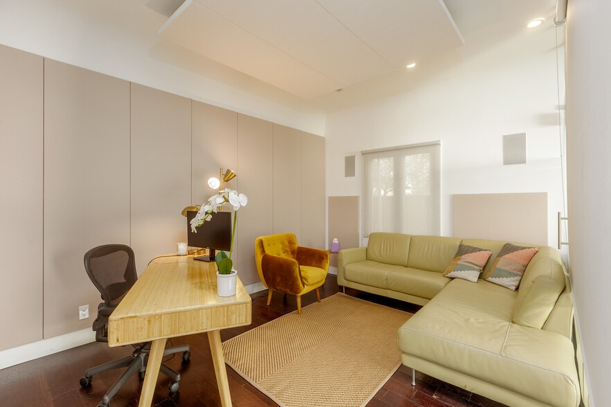 More Photos Of 1746 Abbot Kinney Blvd, Venice Loft Creative Space For Lease