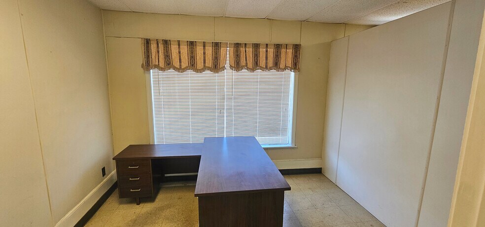 More Photos Of 6 N Roosevelt St, York Restaurant For Sale