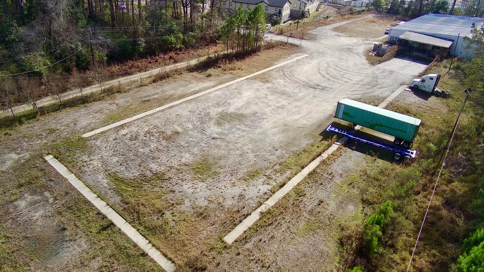 More Photos Of 111 Sparkman Dr, Garden City Warehouse For Lease