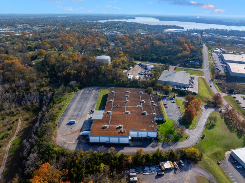 More Photos Of 324 Freehill Rd, Hendersonville Manufacturing For Lease