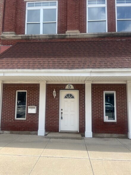More Photos Of 5 S Main St, Frankfort Office For Lease