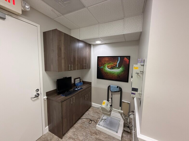 More Photos Of 670 Glades Rd, Boca Raton Medical For Sale