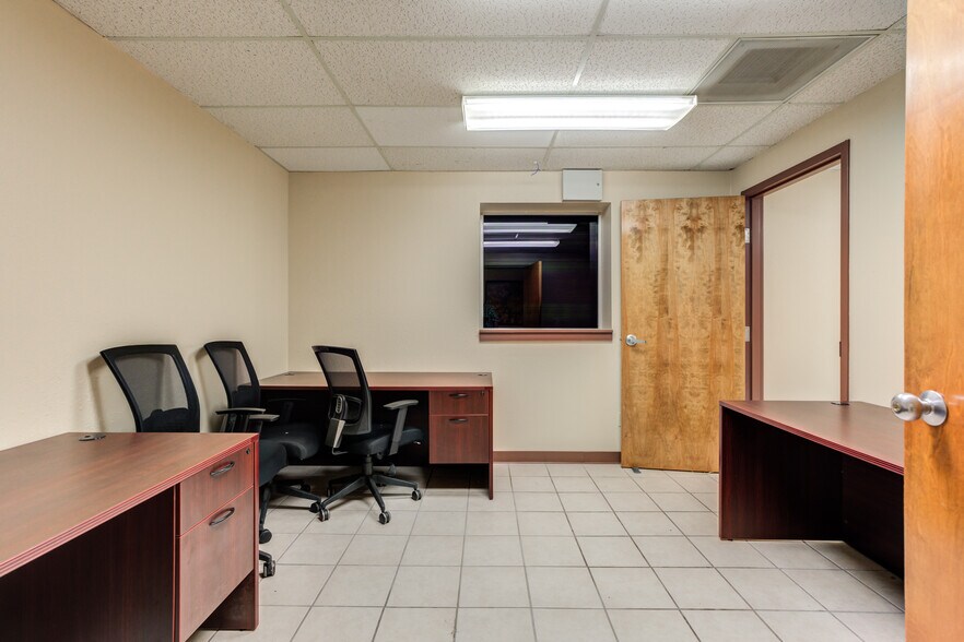 More Photos Of 3802-3806 Interstate 27, Lubbock Office For Sale