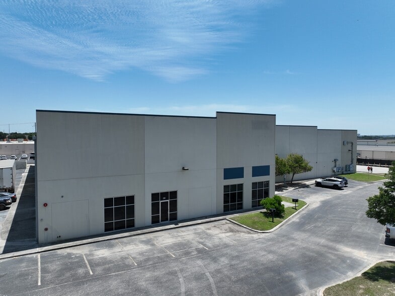 More Photos Of 5850 Corridor Pky, Schertz Warehouse For Lease