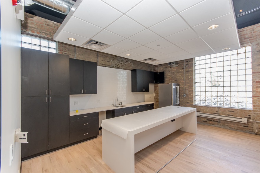 More Photos Of 1732-1734 W Hubbard St, Chicago Loft Creative Space For Lease