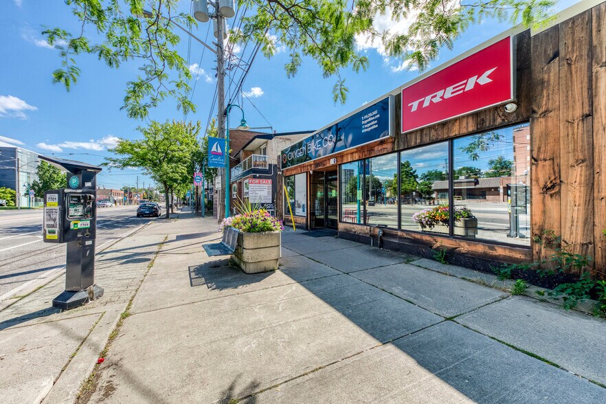 More Photos Of 3267 Lake Shore Blvd W, Toronto Storefront For Sale