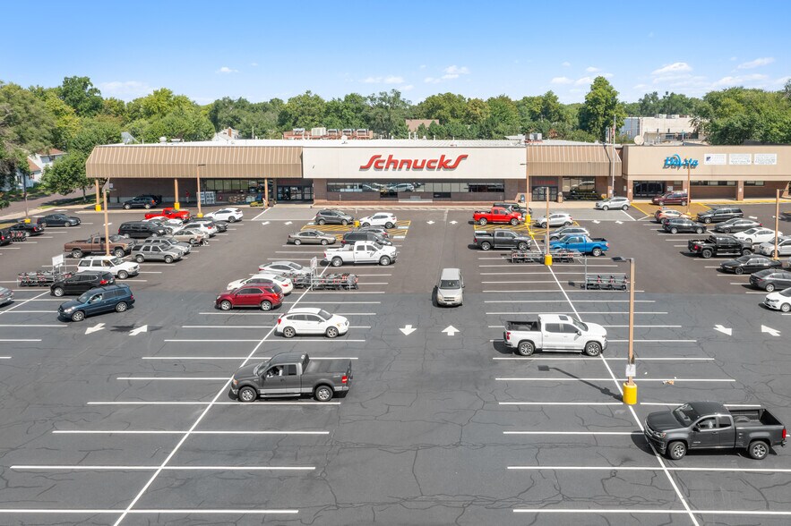 More Photos Of 1001 Court St, Pekin General Retail For Sale