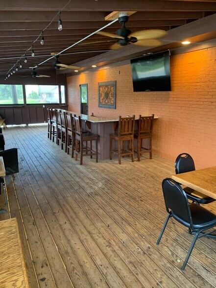 More Photos Of 116 Ann St, Pickens Restaurant For Sale