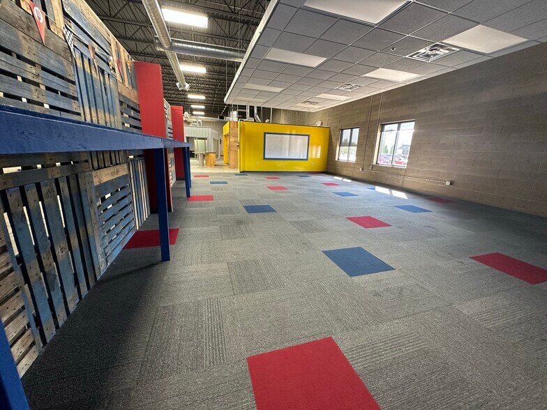 More Photos Of 2120 Howard Dr W, North Mankato Warehouse For Lease