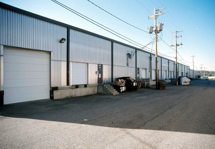 More Photos Of 1501-1518 Parkway View Dr, Pittsburgh Light Distribution For Lease