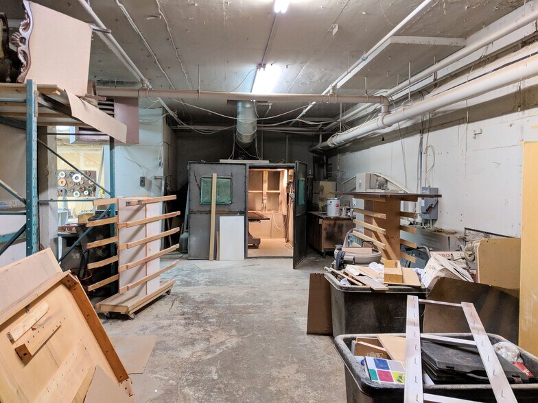 More Photos Of 7314 Av René-Descartes, Montréal Industrial For Sale