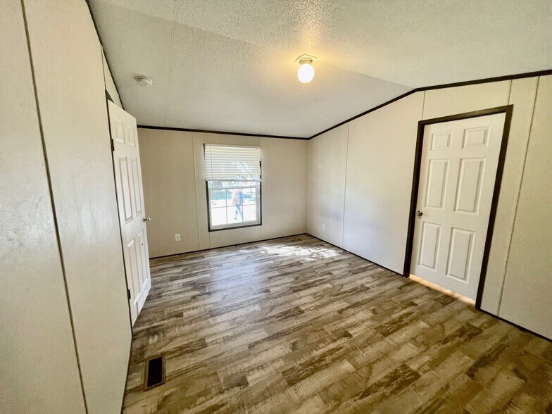 More Photos Of 1524 16th St, Rockport Manufactured Housing Mobile Home Park For Sale