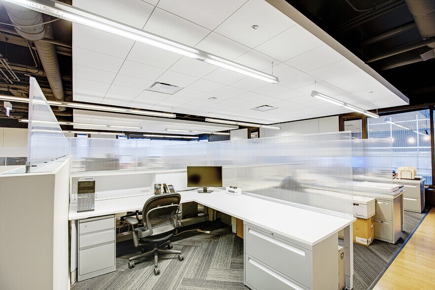 More Photos Of 55 W Wacker Dr, Chicago Office For Sale
