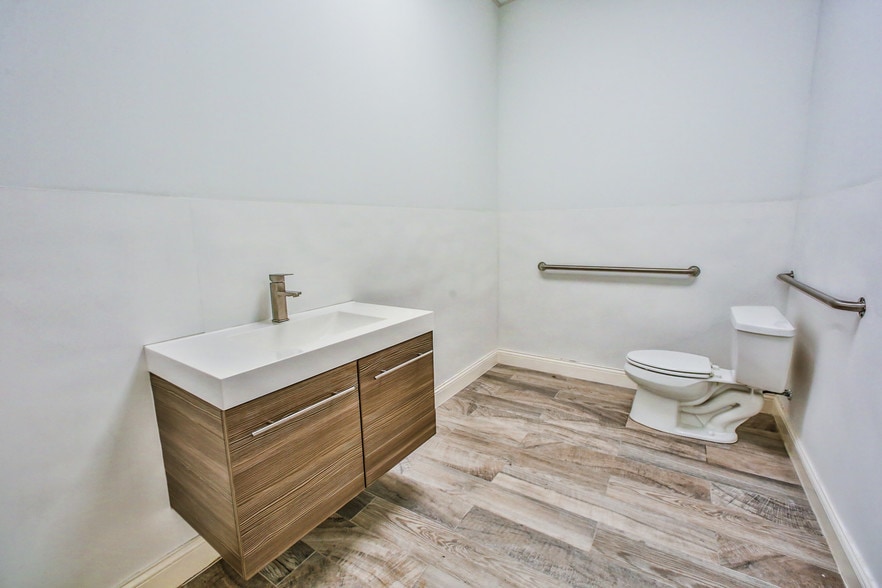 More Photos Of 213 Shaw Ave, Pasadena Industrial For Lease