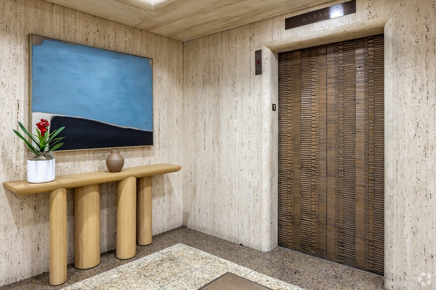 More Photos Of 2700 S River Rd, Des Plaines Office For Lease