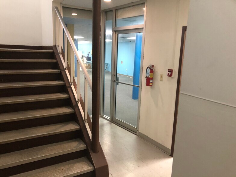 More Photos Of 1206 Quarrier St, Charleston Office For Lease
