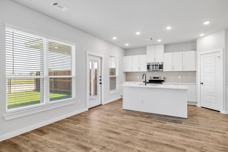 More Photos Of 651-655 Clovis St, Midlothian Apartments For Sale