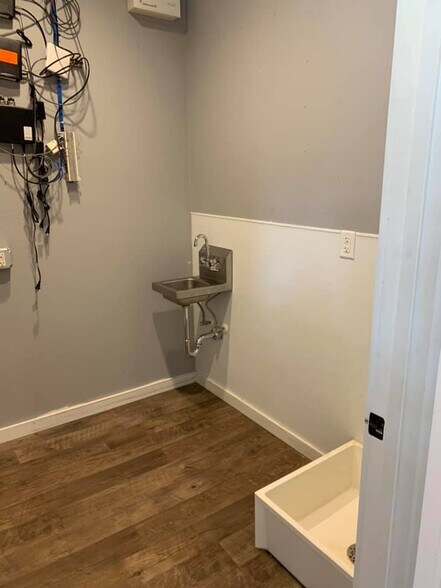 More Photos Of 237 Belgrade Ave, Mankato Storefront Retail Residential For Sale