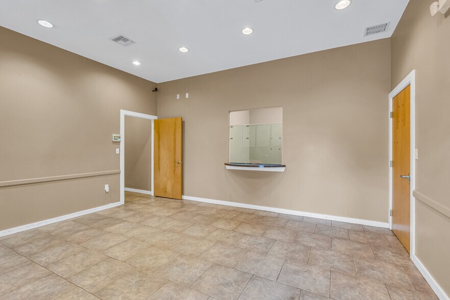 More Photos Of 6531 103rd St, Jacksonville Medical For Lease