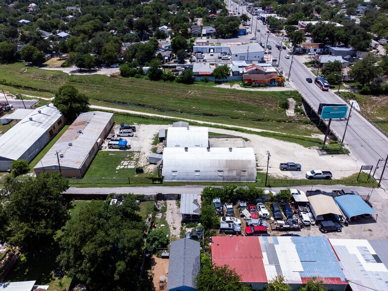 More Photos Of 1010 N Zarzamora St, San Antonio Warehouse For Sale