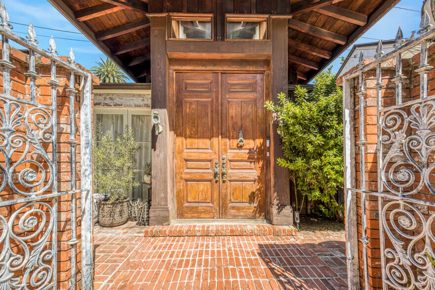 More Photos Of 1276 N Sweetzer Ave, West Hollywood Apartments For Sale