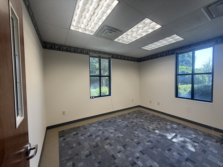 More Photos Of 47 Airpark Ct, Greenville Office For Lease