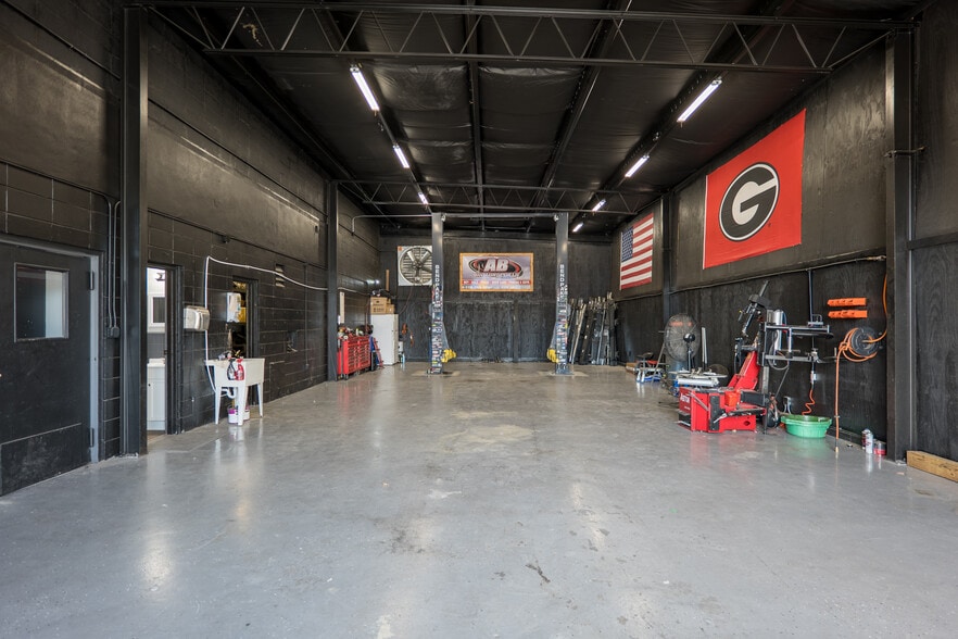 More Photos Of 1201 N Ashley St, Valdosta Auto Repair For Sale