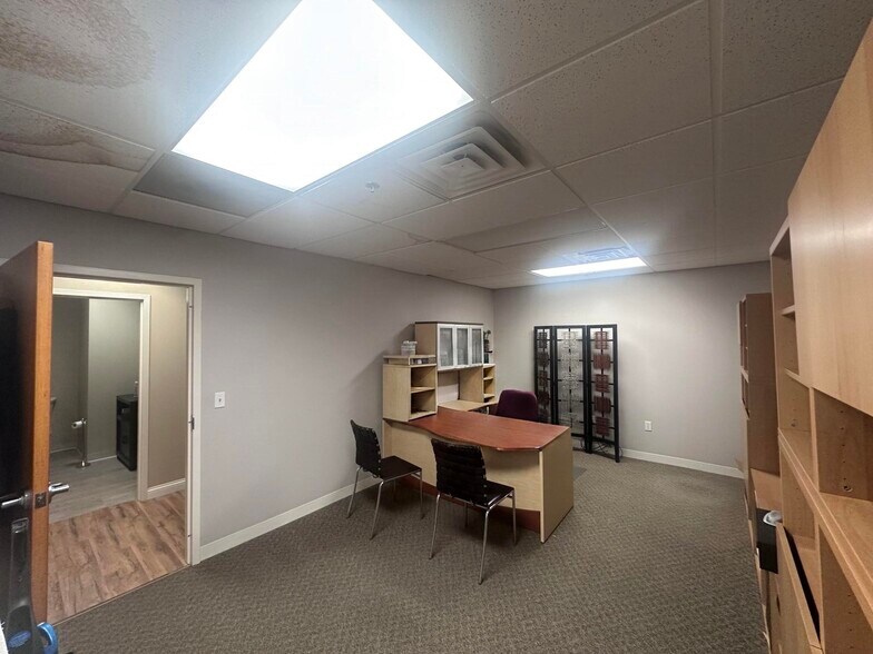 More Photos Of 948 E Franklin St, Dayton Office For Lease