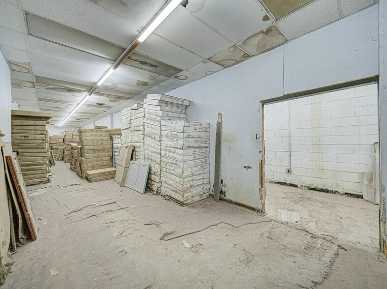 More Photos Of 300-306 W 1st Ave, Roselle Warehouse For Sale