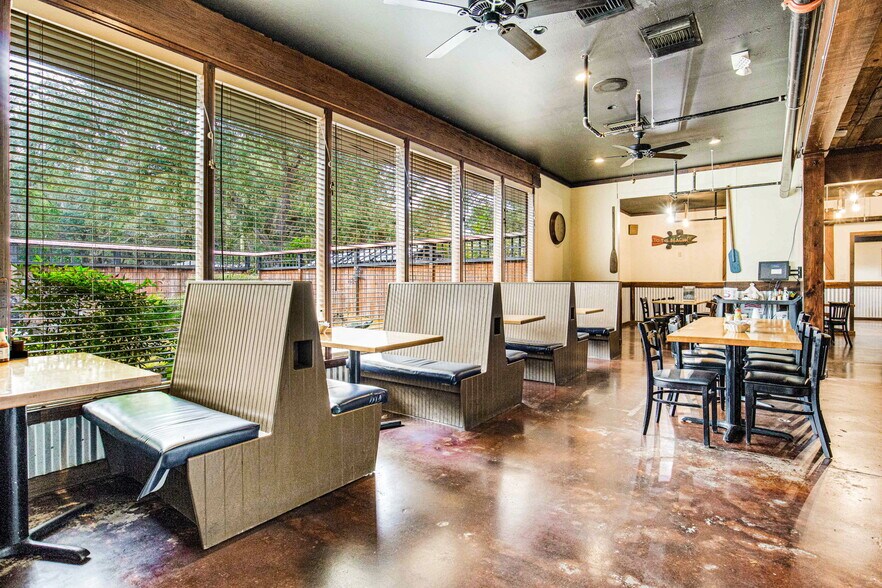 More Photos Of 131 New Warrington Rd, Pensacola Restaurant For Sale