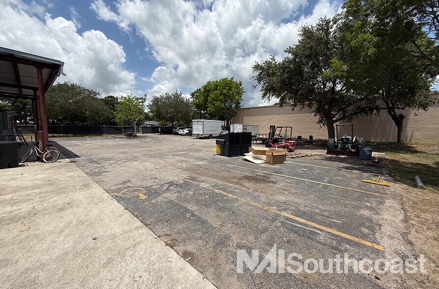 More Photos Of 2610 Orange Ave, Fort Pierce Warehouse For Lease