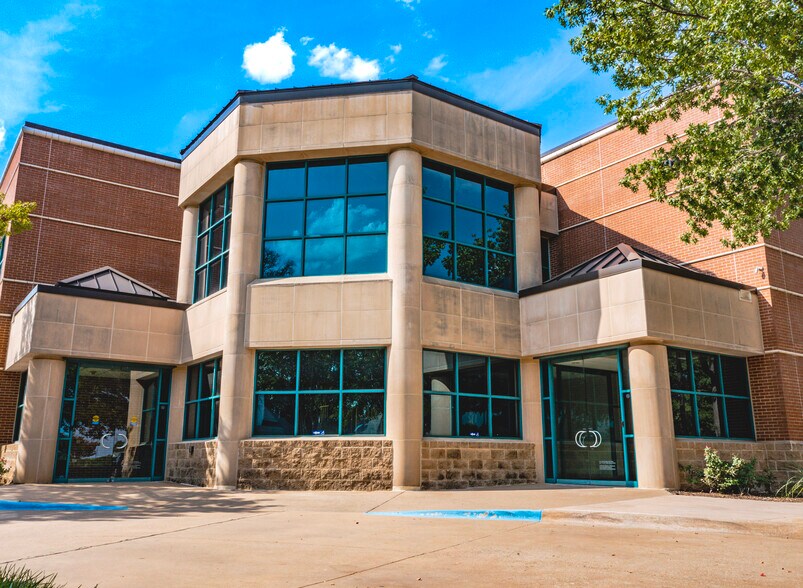 More Photos Of 4701 Old Shepard Pl, Plano Medical For Lease