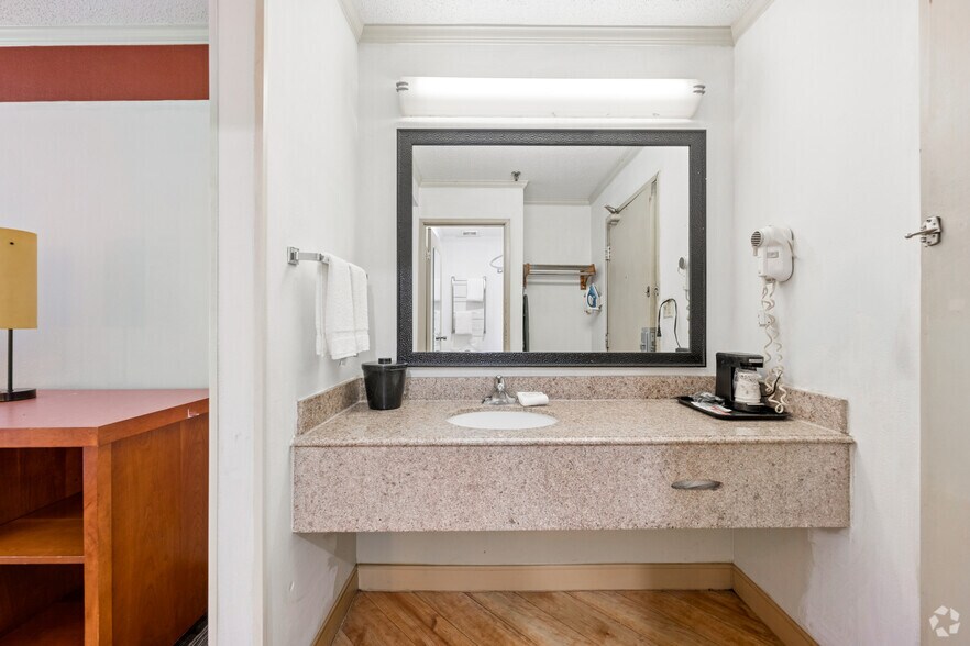 More Photos Of 2919 Warm Springs Rd, Columbus Hotel For Sale