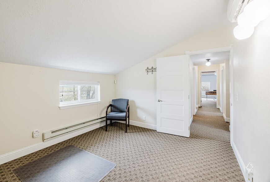More Photos Of 114 Tonka Ln, Spring Creek Serviced Offices For Lease