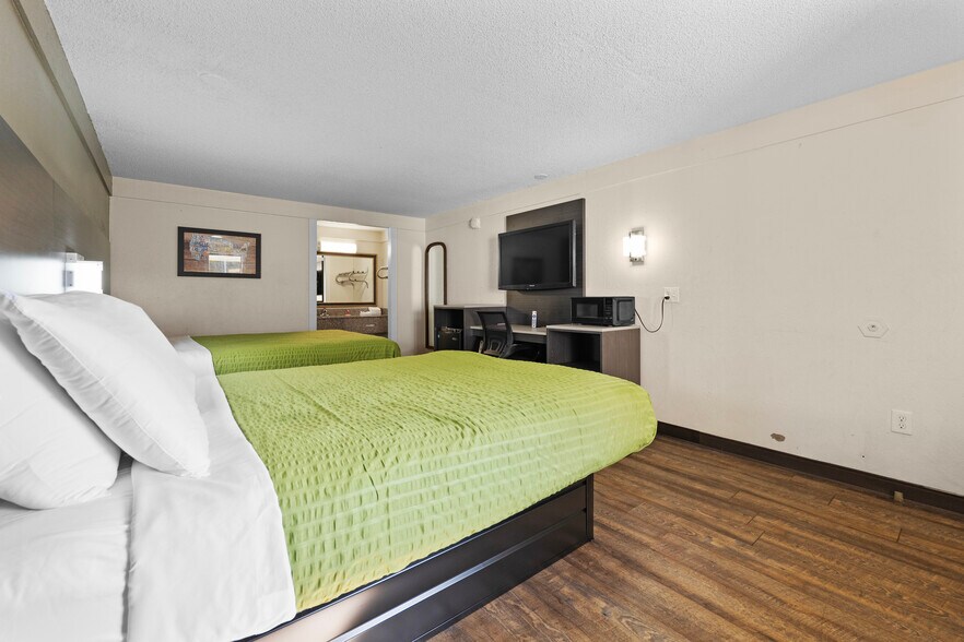More Photos Of 1721 Broadcast St, Gastonia Hotel For Sale