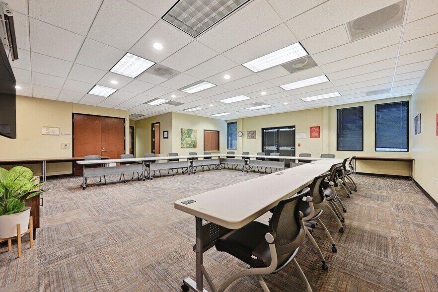 More Photos Of 8001 Centre Park Dr, Austin Office For Lease