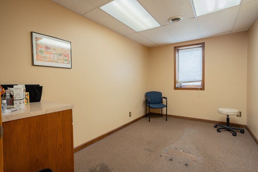 More Photos Of 520 E 8th St, Anderson Office For Lease