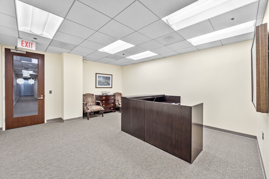 More Photos Of 1025 Connecticut Ave NW, Washington Office For Lease