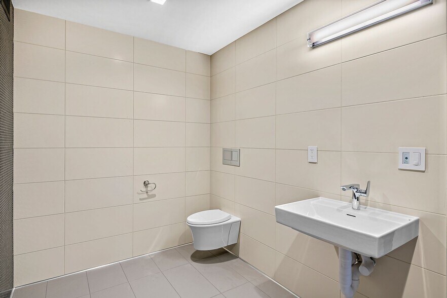 More Photos Of 4376 Forestdale Dr, Park City Flex For Sale