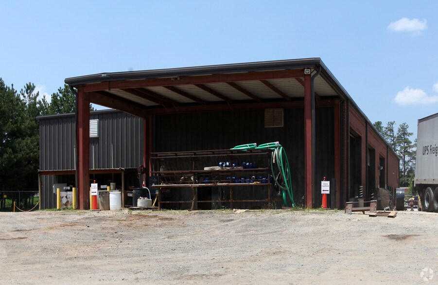 More Photos Of 110 Litho Way, Durham Service For Lease